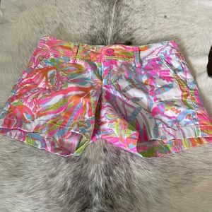 Lilly Pulitzer short size 0. In excellent condition.